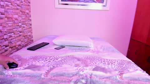 Snapshot of mariana_mauricio chatting on 02.14.25 mariana mauricio online show from 02.14.25