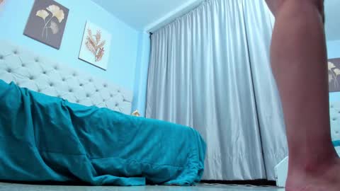 Mariana online show from 02.12.25