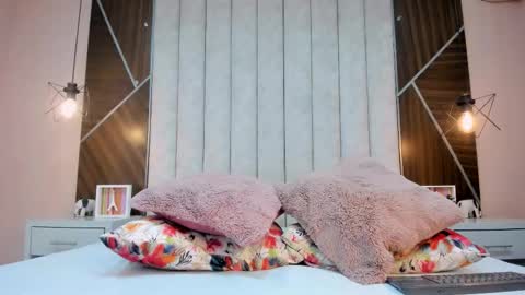 Mariana  online show from 11.22.25