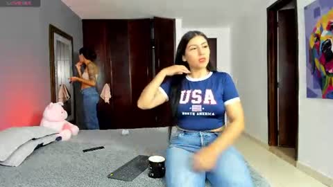 Snapshot of marianaandvalen chatting on 06.22.26 MARIANA Y VALENTINA online show from 06.22.26