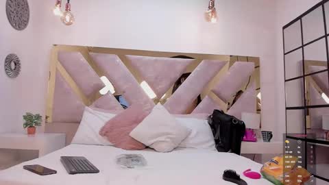 Snapshot of marianee_rousse chatting on 10.26.25 Marianee Rousse online show from 10.26.25