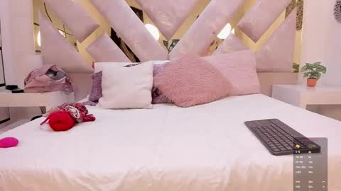 Snapshot of marianee_rousse chatting on 10.30.25 Marianee Rousse online show from 10.30.25