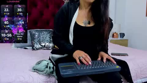 Snapshot of marianee_rousse chatting on 12.15.25 Marianee Rousse online show from 12.15.25