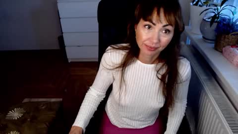 Snapshot of marianika chatting on 11.20.25 marianika online show from 11.20.25