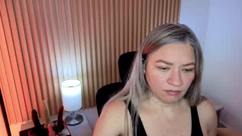 Snapshot of marianl0ve chatting on 11.02.25 Marian Love online show from 11.02.25