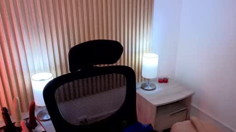 Snapshot of marianl0ve chatting on 11.12.25 Marian Love online show from 11.12.25