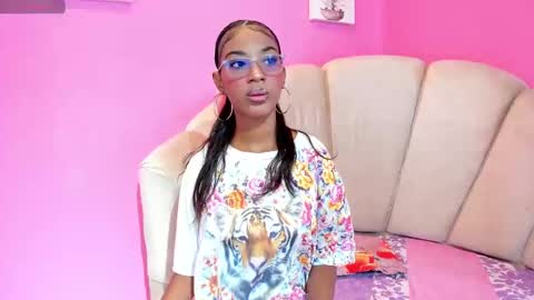 Snapshot of marianrosse chatting on 09.15.25 marianrosse online show from 09.15.25