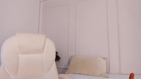 Maria Pettit online show from 02.01.25