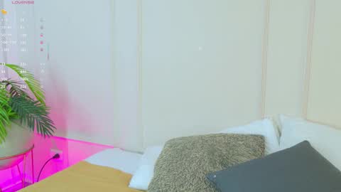 Maria Pettit online show from 11.05.25