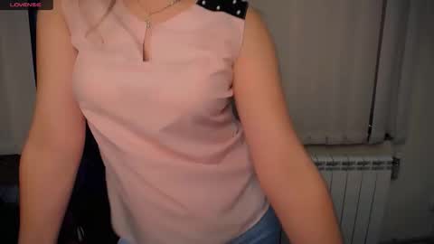 Snapshot of mariatess_ chatting on 09.12.25 Mariia online show from 09.12.25