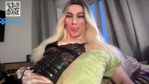 Snapshot of maridekoks chatting on 01.14.25 Mari online show from 01.14.25