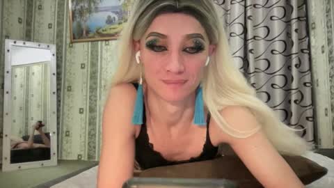 Snapshot of maridekoks chatting on 02.06.25 Mari online show from 02.06.25