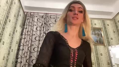 Snapshot of maridekoks chatting on 03.10.25 Mari online show from 03.10.25