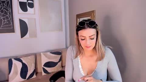 Snapshot of marie_bass chatting on 06.11.26 marie_bass online show from 06.11.26