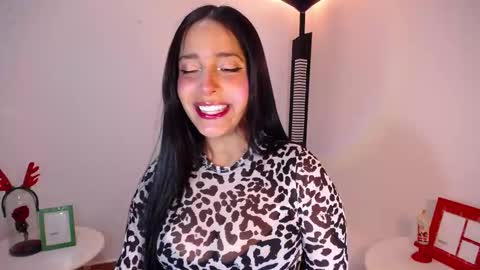 Snapshot of marie_daved chatting on 12.21.25 Nicolle online show from 12.21.25