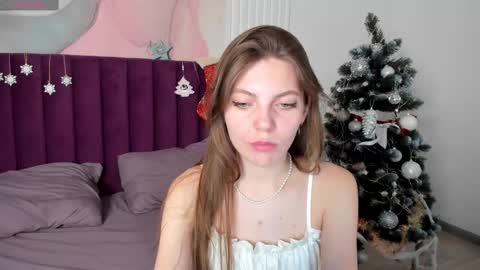 Snapshot of marie_reyes_ chatting on 12.12.24 Mary 3 online show from 12.12.24