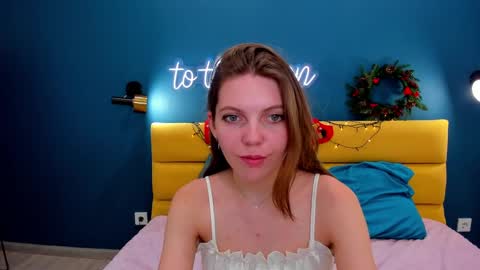 Snapshot of marie_reyes_ chatting on 12.16.24 Mary 3 online show from 12.16.24