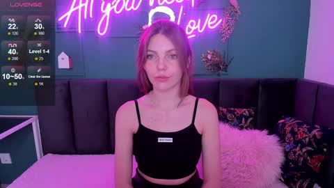 Snapshot of marie_reyes_ chatting on 12.27.24 Mary 3 online show from 12.27.24