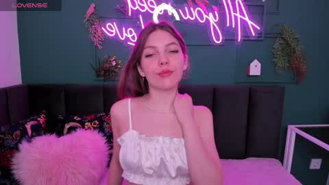 Snapshot of marie_reyes_ chatting on 01.08.25 Mary 3 online show from 01.08.25