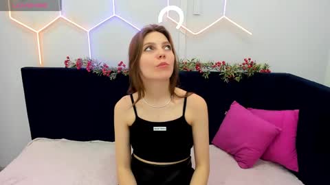 Snapshot of marie_reyes_ chatting on 01.09.25 Mary 3 online show from 01.09.25