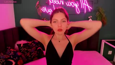 Snapshot of marie_reyes_ chatting on 02.20.25 Mary 3 online show from 02.20.25