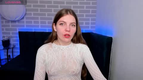 Snapshot of marie_reyes_ chatting on 10.17.25 Mary 3 online show from 10.17.25