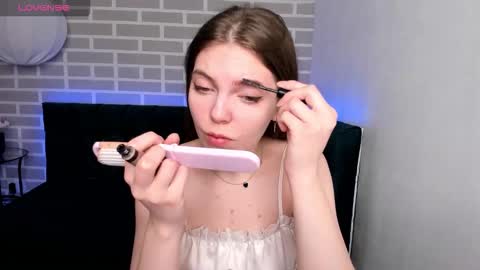 Snapshot of marie_reyes_ chatting on 10.19.25 Mary 3 online show from 10.19.25