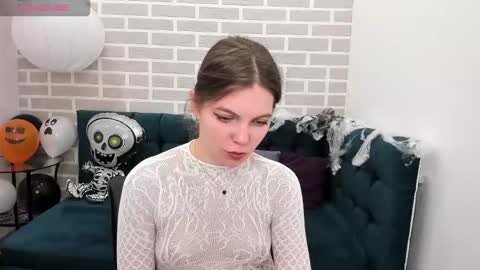 Snapshot of marie_reyes_ chatting on 10.25.25 Mary 3 online show from 10.25.25