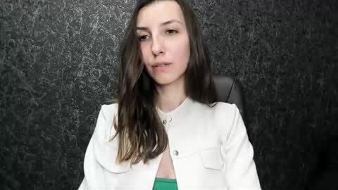 Snapshot of marielleanker chatting on 09.30.25 marielleanker online show from 09.30.25