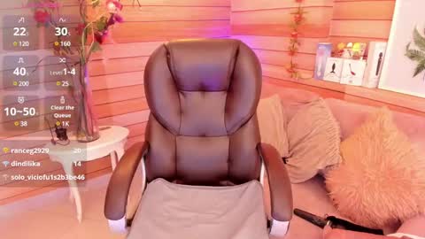 Snapshot of marien_thomson_ chatting on 01.30.25 Marien online show from 01.30.25