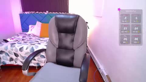 Snapshot of marien_thomson_ chatting on 02.01.25 Marien online show from 02.01.25