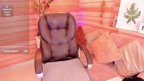 Snapshot of marien_thomson_ chatting on 02.01.25 Marien online show from 02.01.25