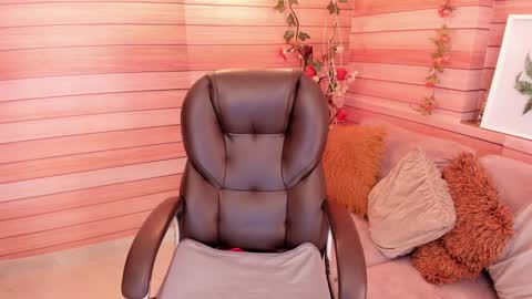 Snapshot of marien_thomson_ chatting on 02.09.25 Marien online show from 02.09.25