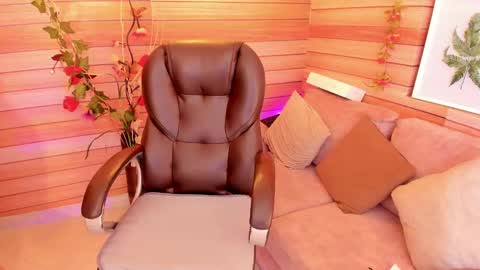 Snapshot of marien_thomson_ chatting on 03.09.25 Marien online show from 03.09.25