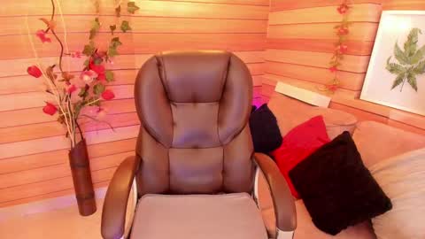 Snapshot of marien_thomson_ chatting on 03.12.25 Marien online show from 03.12.25