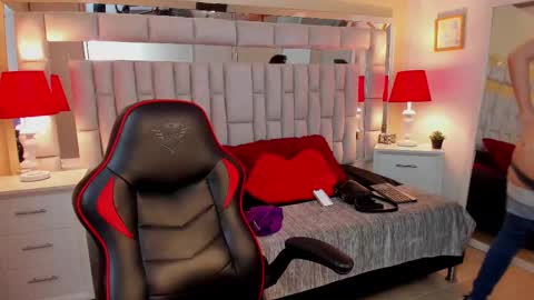 mariiahneedles online show from 02.14.25