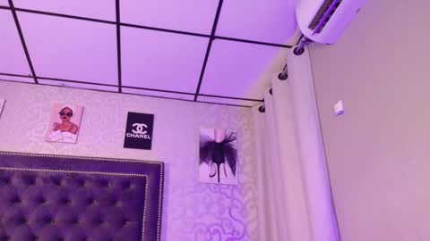 Snapshot of mariieprice chatting on 02.15.25 jana price online show from 02.15.25