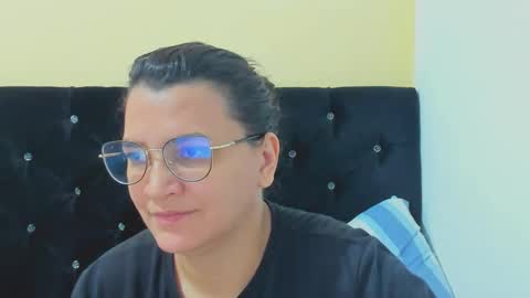 Snapshot of marilyn_garcia chatting on 12.23.24 MARILYN SEXY online show from 12.23.24