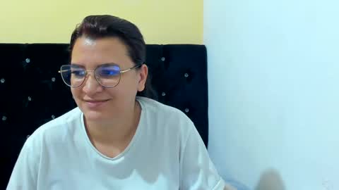 Snapshot of marilyn_garcia chatting on 12.31.24 MARILYN SEXY online show from 12.31.24