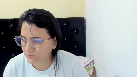 Snapshot of marilyn_garcia chatting on 01.05.25 MARILYN SEXY online show from 01.05.25