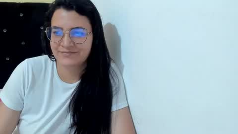 Snapshot of marilyn_garcia chatting on 01.05.25 MARILYN SEXY online show from 01.05.25