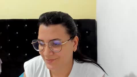 Snapshot of marilyn_garcia chatting on 01.06.25 MARILYN SEXY online show from 01.06.25