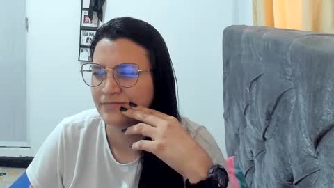 Snapshot of marilyn_garcia chatting on 01.08.25 MARILYN SEXY online show from 01.08.25