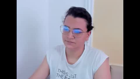 Snapshot of marilyn_garcia chatting on 02.05.25 MARILYN SEXY online show from 02.05.25