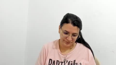 Snapshot of marilyn_garcia chatting on 09.14.25 MARILYN SEXY online show from 09.14.25