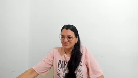 Snapshot of marilyn_garcia chatting on 09.19.25 MARILYN SEXY online show from 09.19.25