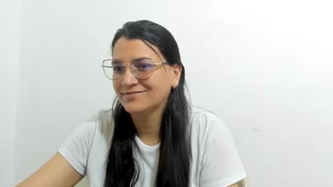 Snapshot of marilyn_garcia chatting on 09.27.25 MARILYN SEXY online show from 09.27.25