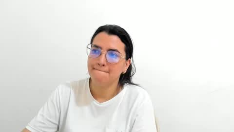 Snapshot of marilyn_garcia chatting on 09.29.25 MARILYN SEXY online show from 09.29.25