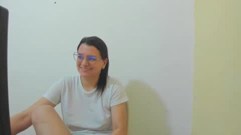 Snapshot of marilyn_garcia chatting on 10.10.25 MARILYN SEXY online show from 10.10.25