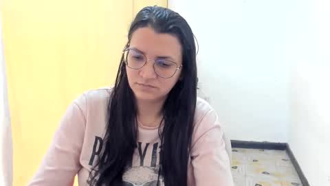 Snapshot of marilyn_garcia chatting on 10.25.25 MARILYN SEXY online show from 10.25.25